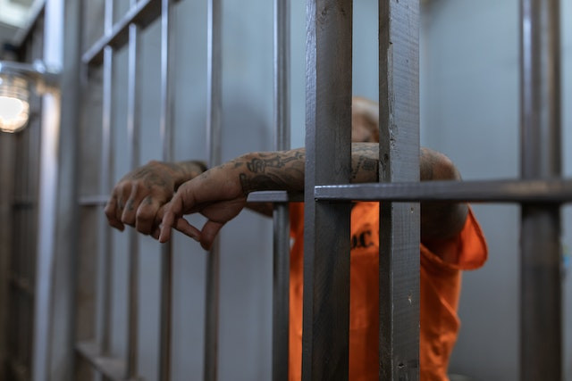 Do I go to jail if I don't help the victims of a traffic accident?