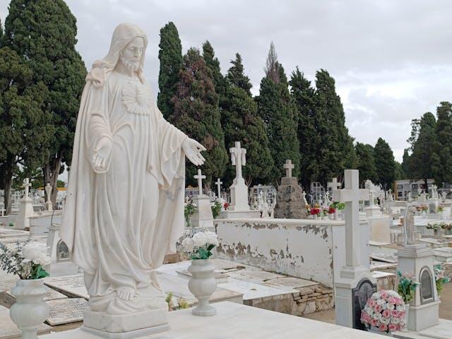 Is it a crime to fake your own death?