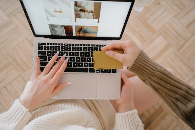 ¿Cómo pueden estafarte por Internet?